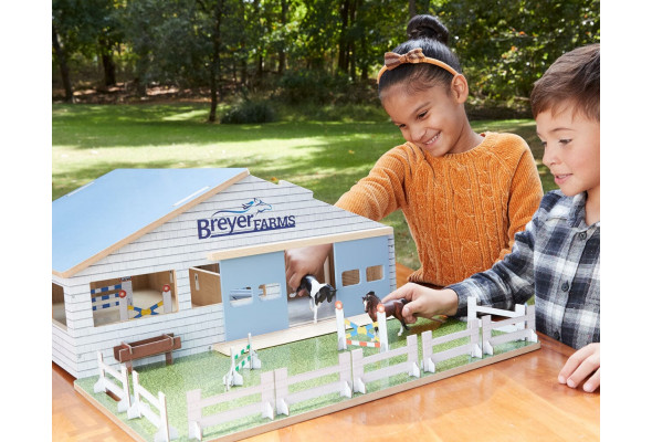 Breyer Farms Deluxe Arena Stable