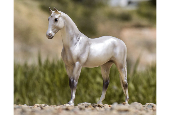 Breyer Pearly Grey Trakehner