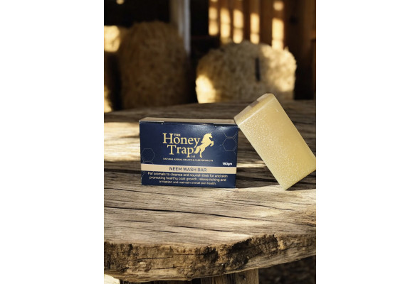 The Honey Trap Neem Wash Bar